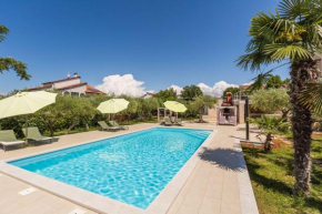 Idyllisches Apartment nur 250 Meter zum Strand mit Pool, Meerblick, Grillbereich, Liegen